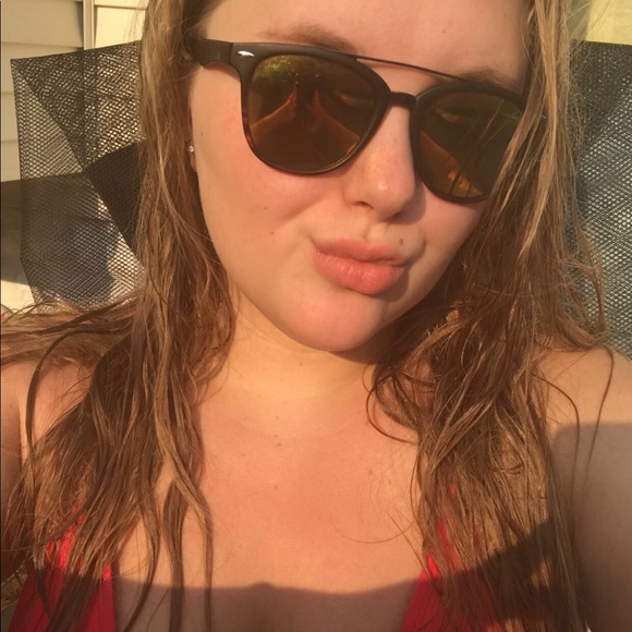 Meet your Posher, Julia - Picture 1 of 1